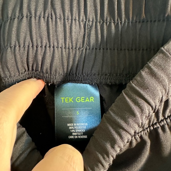 Tek Gear, women’s size small , cropped sport pant. - Picture 2 of 4